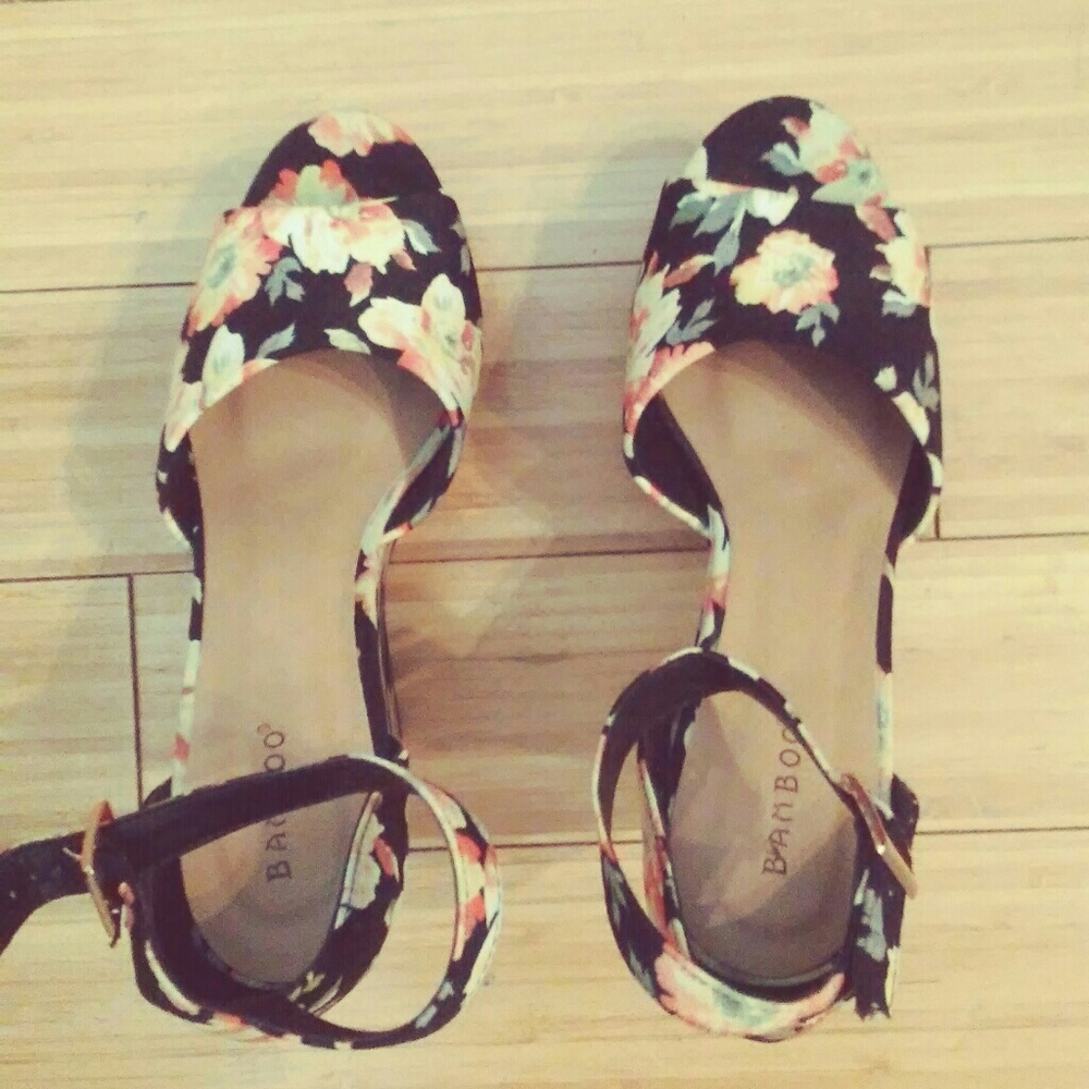 Floral wedges - Picture 3 of 5
